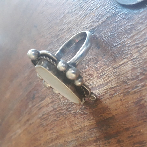 Sterling Silver Mother of Pearl Ring 9.5 - Picture 2 of 3